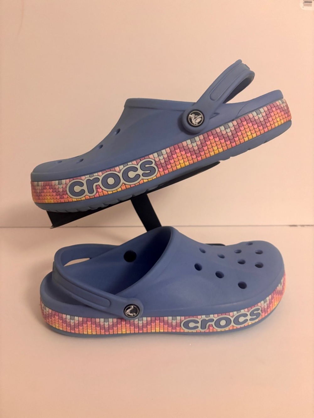 Crocs Bayaband Chevron Band Clogs in a powder blue multi-color style M12